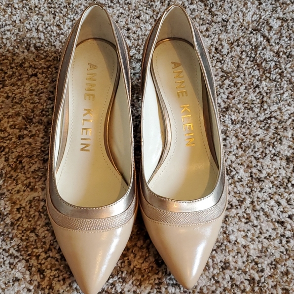 Heels - Picture 2 of 3